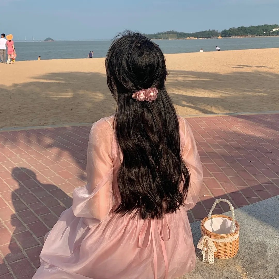 小女孩莫妮卡